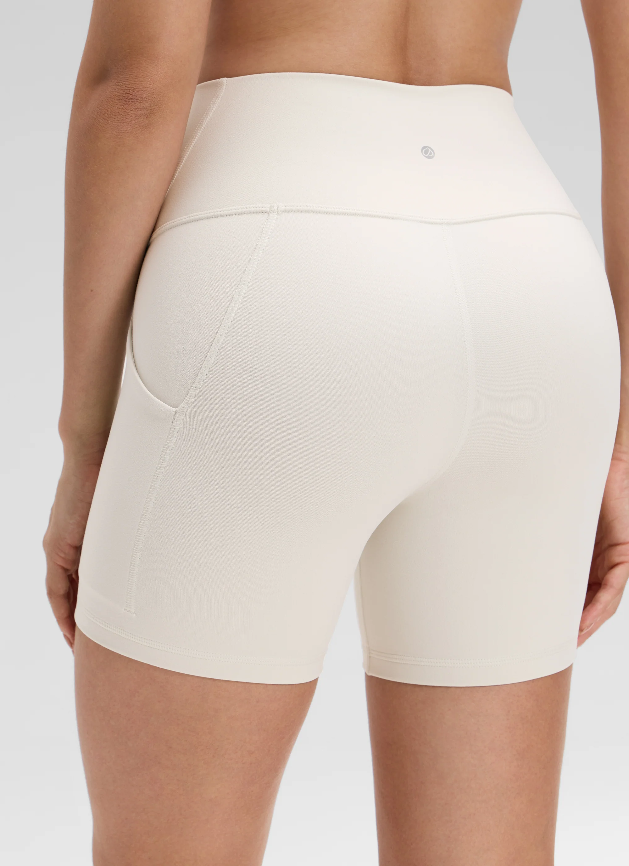 Butterluxe Pocket Yoga Shorts 5'' - Image 5