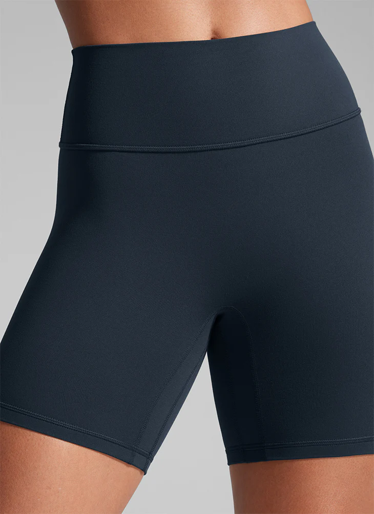 Secretsculpt™ No Front Seam Shorts 6'' - Image 13