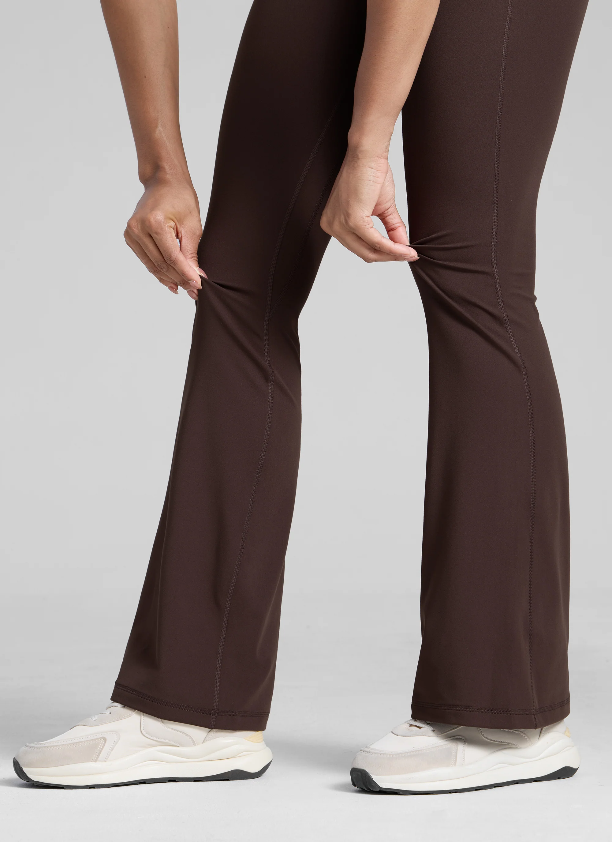 Secretsculpt™ No Front Seam Flare Legging 31'' - Image 10
