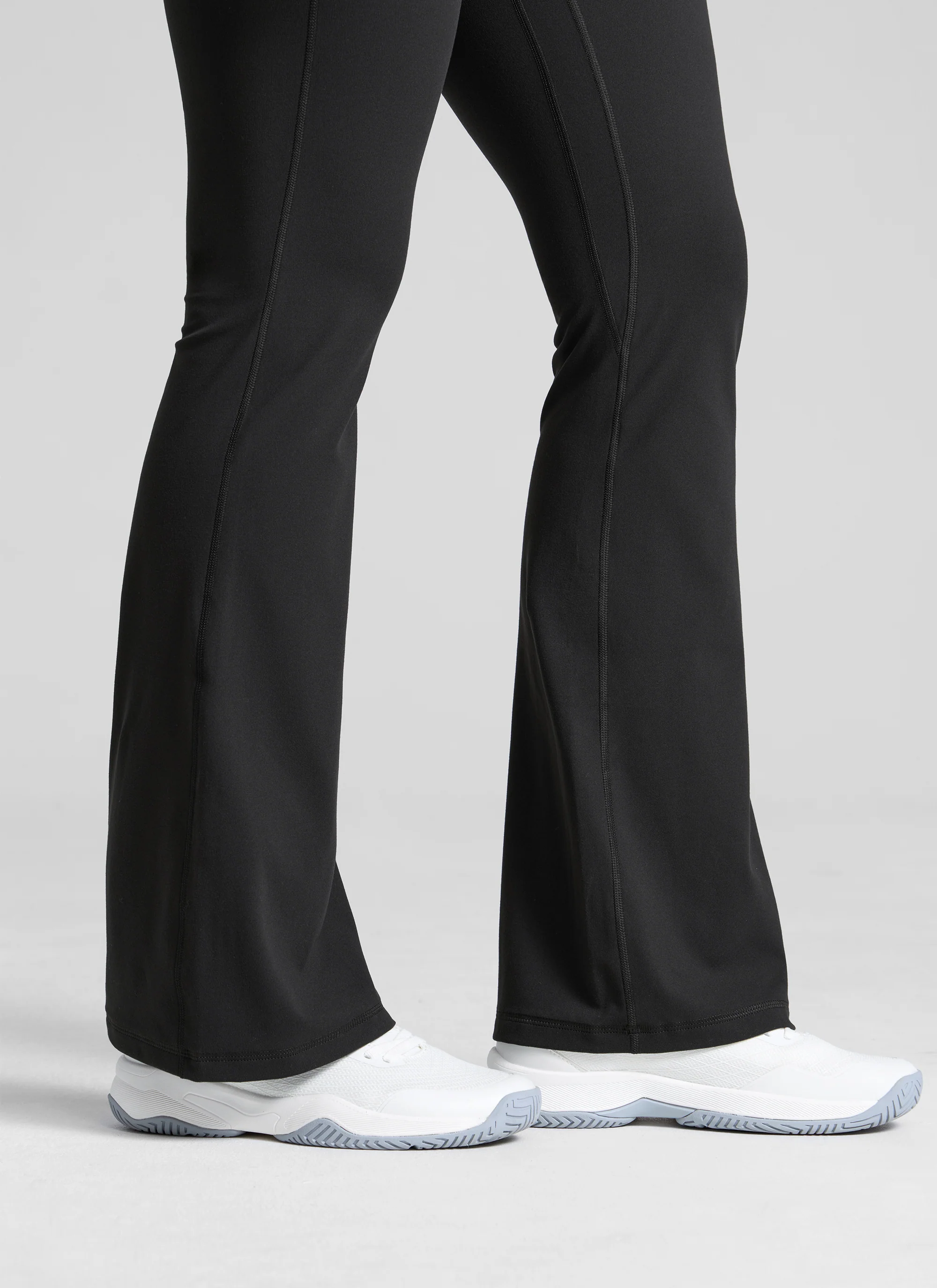 Secretsculpt™ No Front Seam Flare Legging 31'' - Image 15