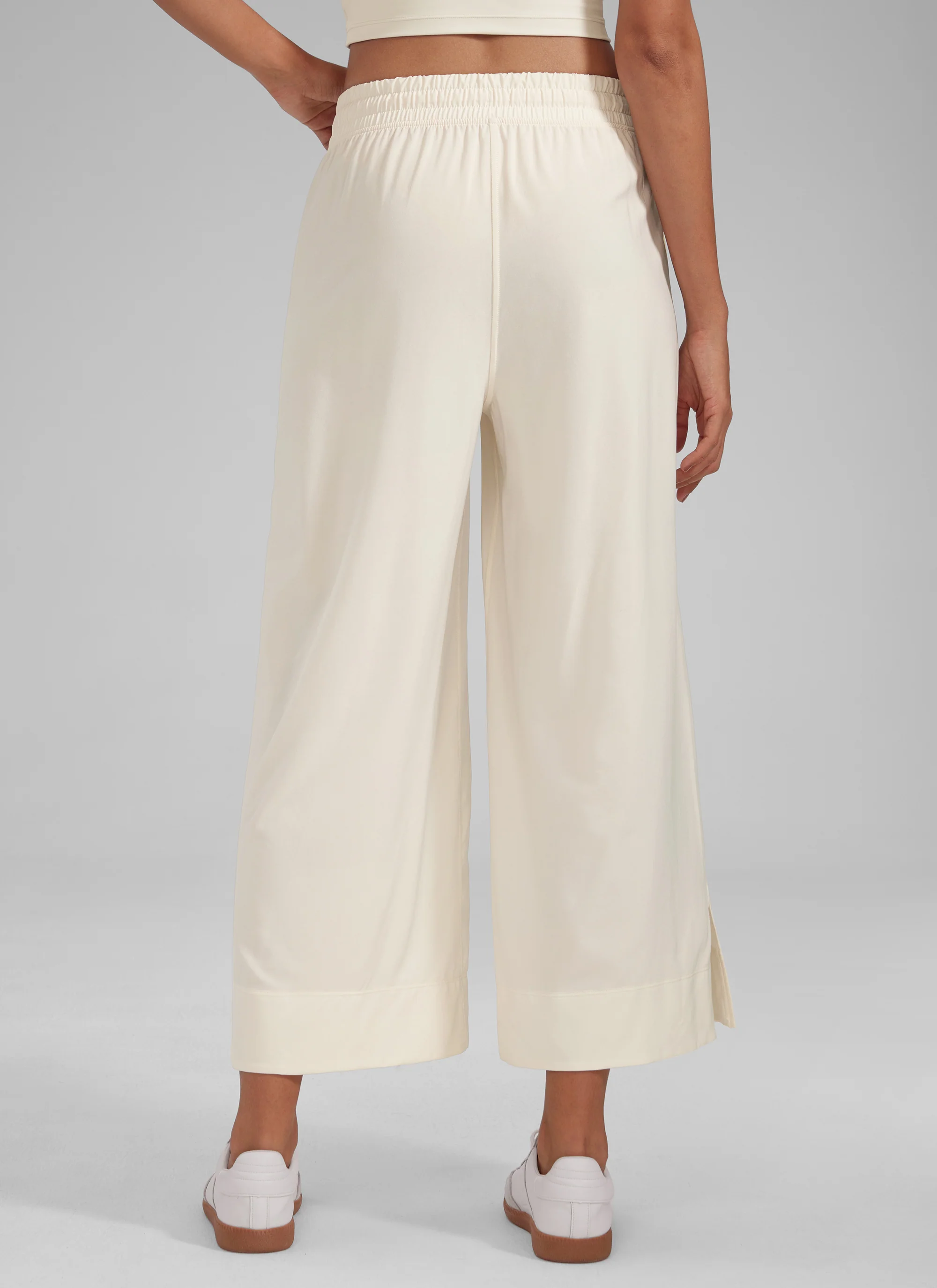 Feathery-Fit Soft Pocket High Rise Pant 25'' - Image 16