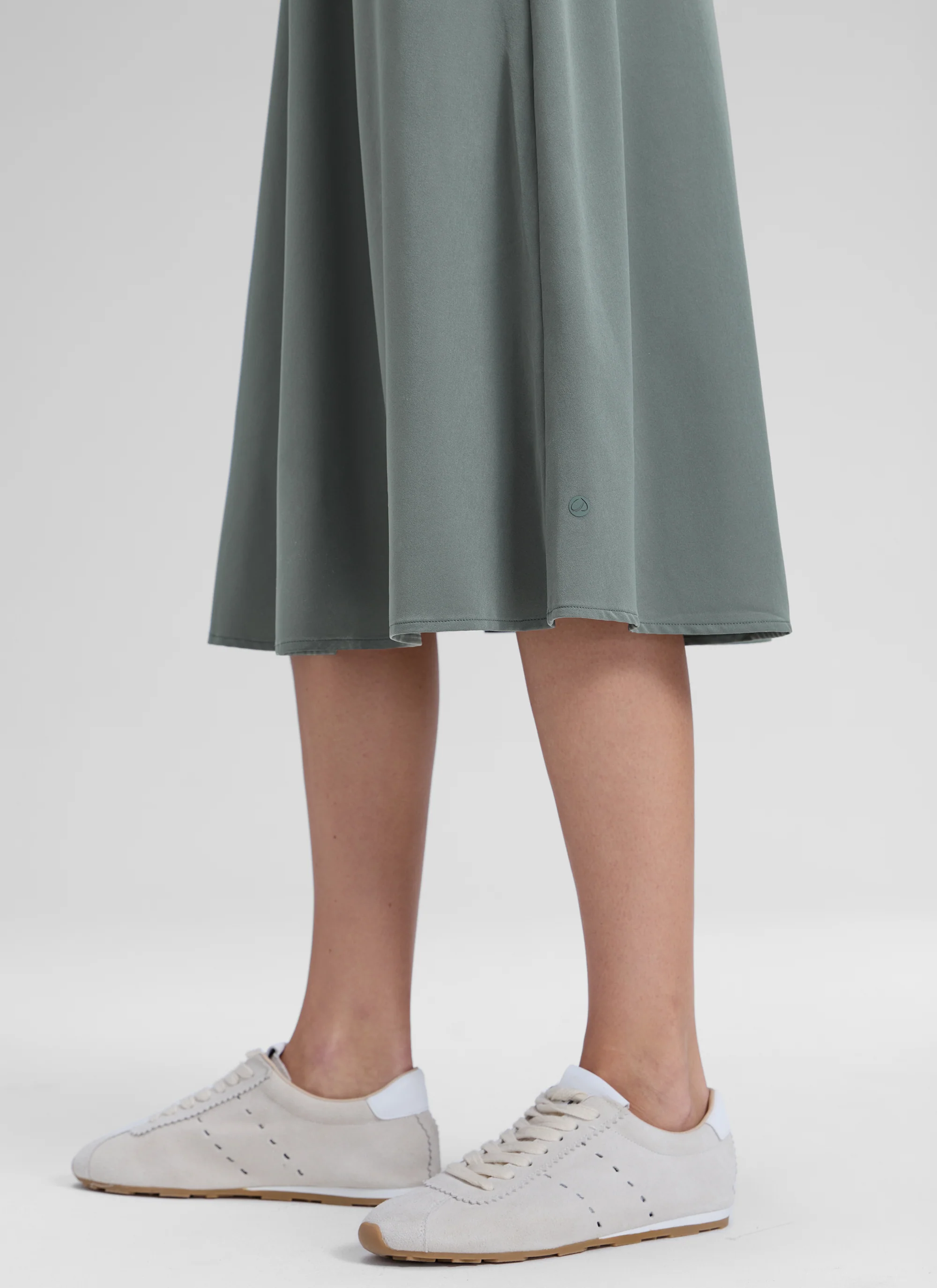 Feathery-Fit Drapey Pockets Midi Skirt - Image 5