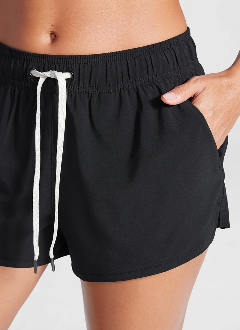 Mid Rise Side Splits Liner Pocket Shorts 3" - Image 3