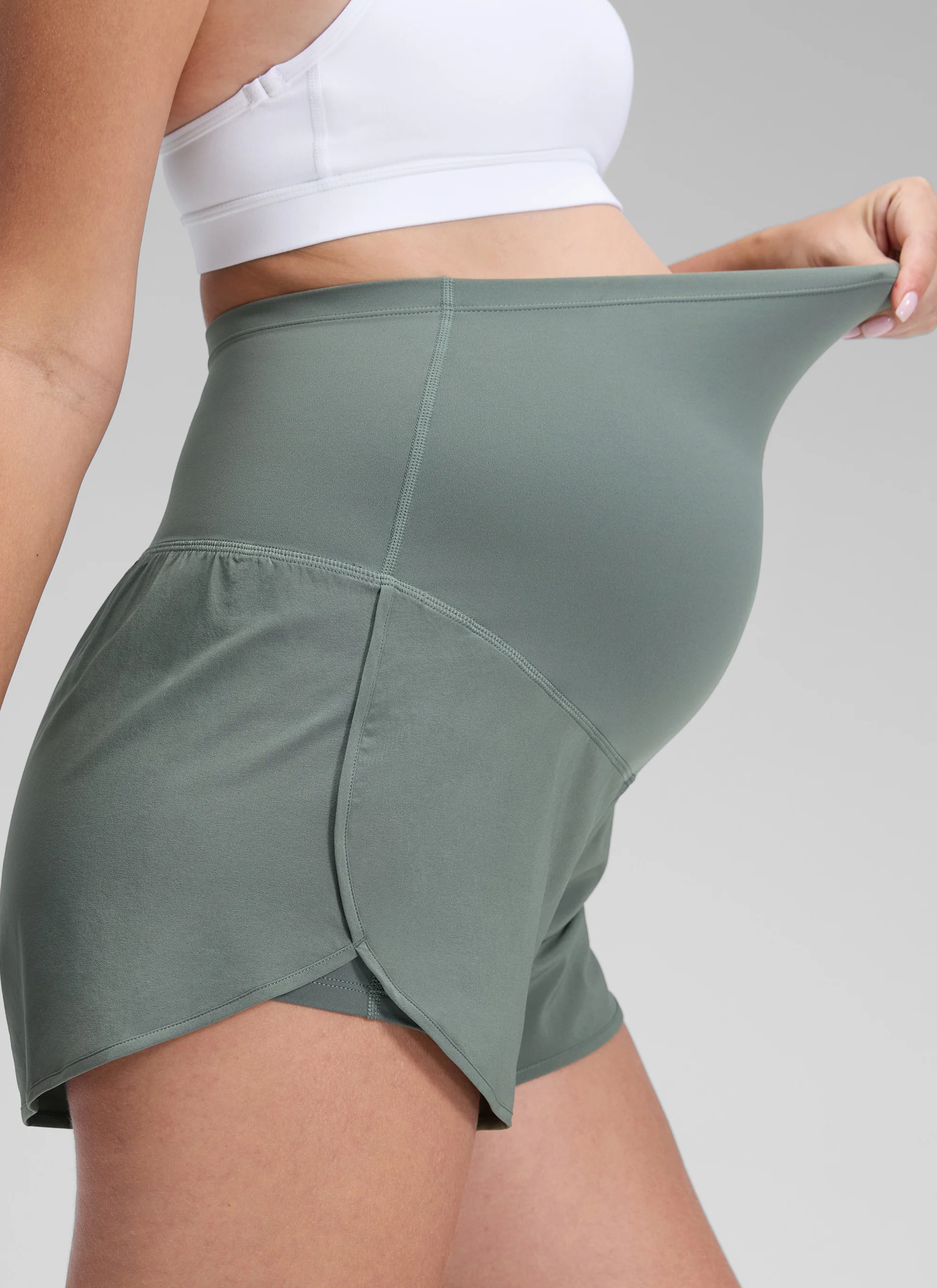 Feathery-Fit Soft 2 in 1 Maternity Shorts 3'' - Image 4
